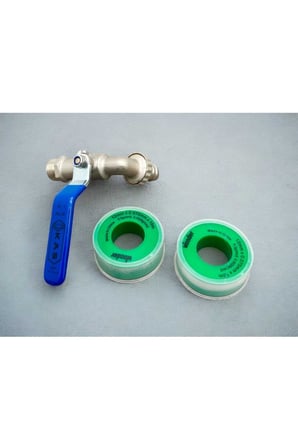 1/2 Kas Küresel Bahçe Musluğu 1 Adet Teflon Bant 12 Mmx10 Mt 2 Adet 0906921