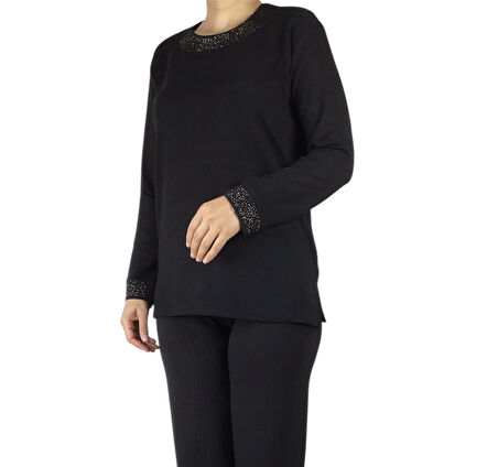 KADIN YAKA VE KOLAĞZI TAŞ İŞLEMELİ MEVSİMLİK BLUZ