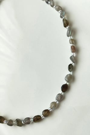 SERTİFİKALI AMORF LABRADORİT DOĞALTAŞ KOLYE