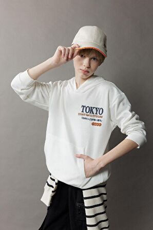 DeFacto Erkek Çocuk Oversize Geniş Kalıp Kapüşonlu Sırt Baskılı Sweatshirt D8495A825SPWT32