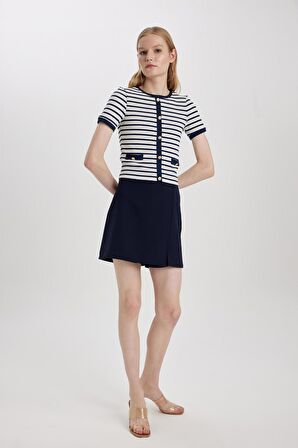 DeFacto Normal Bel Yırtmaçlı Şort Etek C1860AX24SPNV245