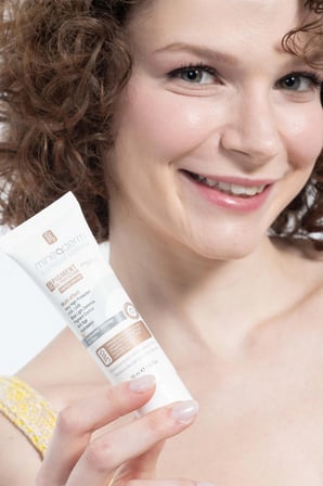 Mineaderm Uv Protection 50+ Faktör Leke Karşıtı Renkli Yüz Güneş Koruyucu Krem 50 ml