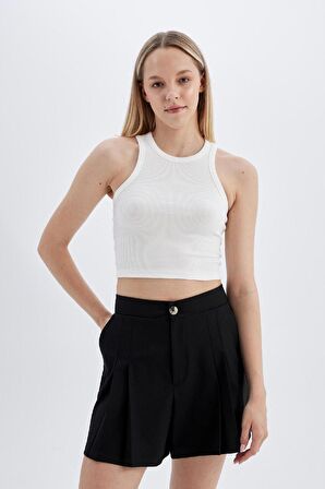 DeFacto Regular Fit Yüksek Bel Pileli Şort D0963AX24SMBK27