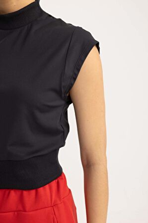 DeFactoFit Crop Dik Yaka Sporcu Kısa Kollu Ağır Kumaş Tişört B8966AX24SMBK81