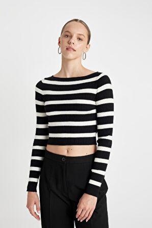 DeFacto Slim Fit Dar Kesim Çizgili Kayık Yaka Triko Kazak C9217AX24WNBK56