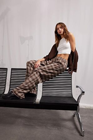 DeFacto Coool Straight Fit Kareli Kumaş Pantolon Kareli Normal Bel E7752AX25SPBN468