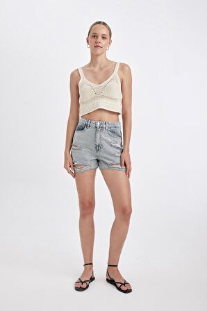 DeFacto Mom Fit Yüksek Bel Kesik Uçlu Paça Jean Şort B7684AX24HSNM55