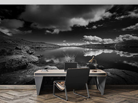 Siyah beyaz göl ve gökyüzü manzaralı Duvar Kağıdı