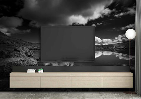 Siyah beyaz göl ve gökyüzü manzaralı Duvar Kağıdı