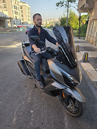 MOTOCAM Kymco Downtown GT 350 Siperlik Ön Cam 2025 Model 62cm Siyah Renkli 4mm