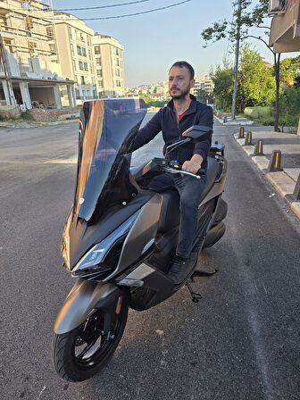 MOTOCAM Kymco Downtown GT 350 Siperlik Ön Cam 2025 Model 62cm Siyah Renkli 4mm