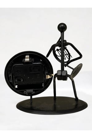 Fransız Kornosu Çalan Dekoratif Metal Tasarım Masa Saati 17 cm X 16 cm 7,5 cm