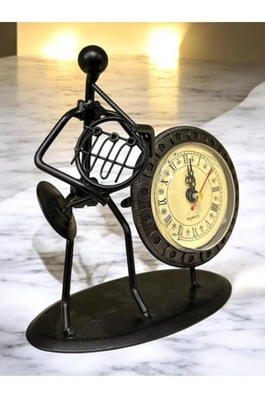 Fransız Kornosu Çalan Dekoratif Metal Tasarım Masa Saati 17 cm X 16 cm 7,5 cm