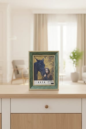 Ultra Lüks 15x21 İşlemeli Ayaklı Plastik Fotoğraf Çerçevesi