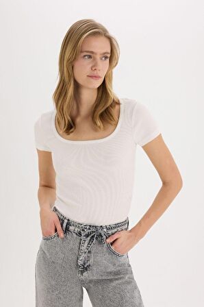DeFacto Slim Fit Dar Kesim Yuvarlak Yaka Basic Düz Fitilli Kaşkorse Kısa Kollu Çıtçıtlı Tişört E6579AX25SPER105