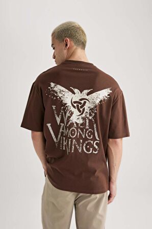 DeFacto %100 Pamuk Vikings Valhalla Comfort Regular Fit Rahat Kalıp Bisiklet Yaka Sırt Baskılı Kısa Kollu Tişört B5533AX24SPBN497
