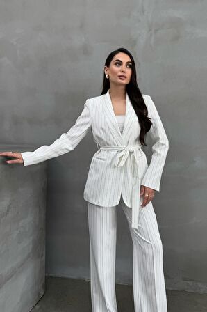 Beyaz Çizgili Kuşaklı Ceket Pantolon Takım