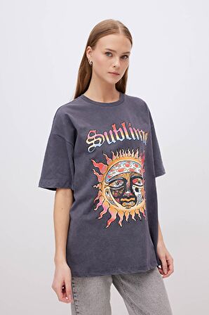 DeFacto Unisex Ramones Oversize Geniş Kalıp Bisiklet Yaka Kısa Kollu Yıkamalı Soluk Efektli Tişört C3773AX24SMAR191