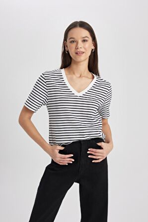 DeFacto Regular Fit V Yaka Çizgili Kısa Kollu Tişört X2715AZ24SMBK81
