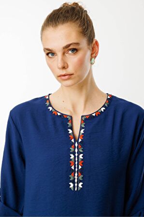 Kadın Açma Yaka Yakası Etnik Nakışlı Gömlek Lacivert