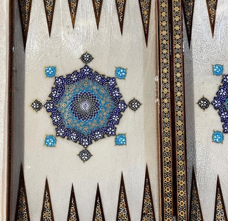 İran’ın El İşlemesi Hatem ve Minyatür Tavla ve Satranç - 60x60 CM (Dalbor)