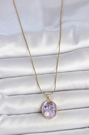 316L Çelik Gold Renk Zincir Mor Çiçek İşlemeli İnci Detay Portre Model Kadın Kolye