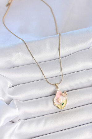 316L Çelik Gold Renk Zincir Damla Mix Renk Çiçek İşlemeli Detay Portre Model Kadın Kolye