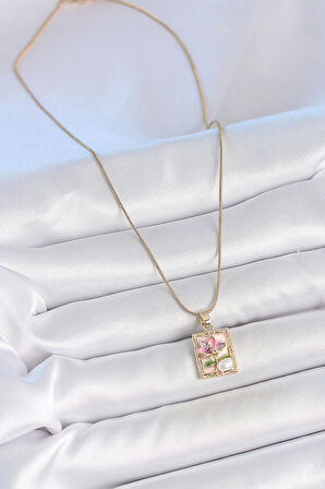 316L Çelik Gold Renk Pembe Mineli Çiçek İşlemeli İnci Detay Portre Model Kadın Kolye