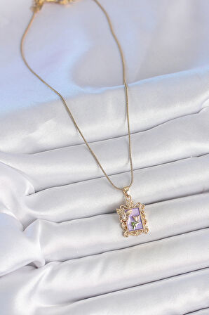 316L Çelik Gold Renk Zincir Mor Mineli Çiçek İşlemeli Zirkon Taşlı Detay Portre Model Kadın Kolye