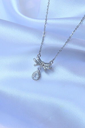 316L Çelik Zincirli Gümüş Renk Zirkon Taşlı Damla Detay Fiyonk Model Kolye