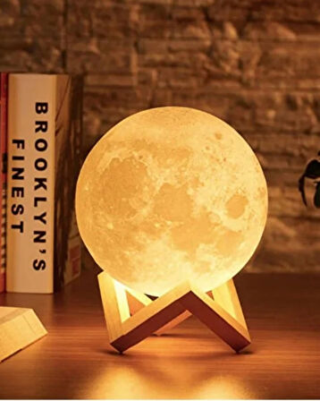 3D Ay Lambası Gece Lambası – Dokunmatik, Renk Değiştiren Dekoratif Masa Lambası (Ahşap Standlı)