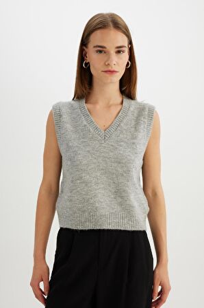 DeFacto Regular Fit V Yaka Basic Düz Premium Triko Süveter C9048AX24WNGR66