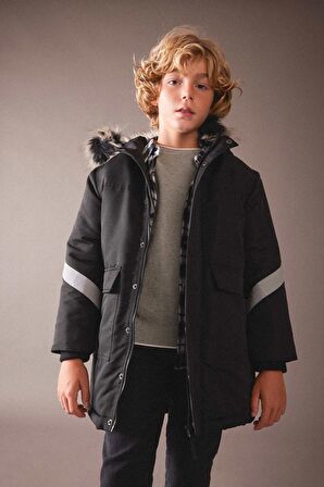 DeFacto Erkek Çocuk Su İtici Çıkarılabilir Kürk Kapüşonlu Pelüş Astar Kaban A2260A823CWBK27