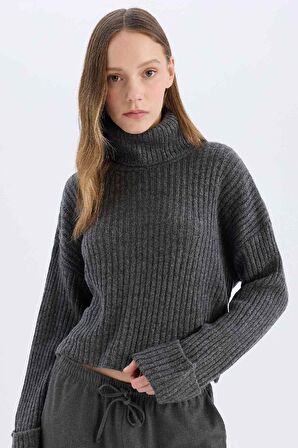 DeFacto Oversize Geniş Kalıp Balıkçı Yaka Triko Kazak L0986AZ24CWAR192