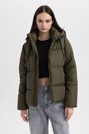 DeFacto Su İtici Şişme Mont Oversize Geniş Kalıp Kapüşonlu Isı Yalıtımlı Rüzgar Geçirmez Puffer A0757AX23WNKH297