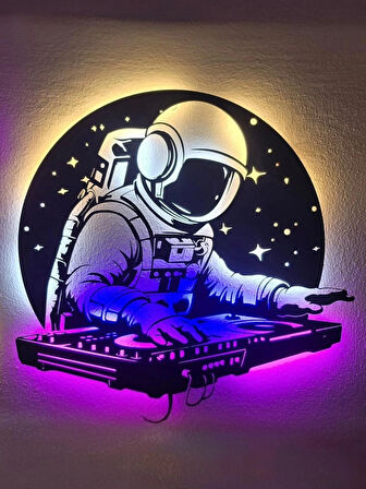 DJ Astronot Ahşap LED Işıklı Tablo – El Yapımı Lazer Kesim Dekoratif Hediye Lamba