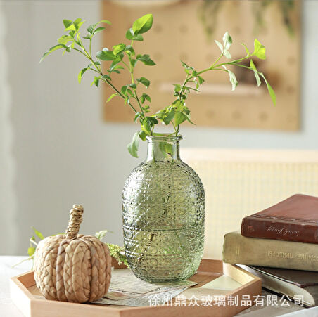 Bak Gel Al Elegant Yeşil Cam Vazo – Doğanın Zarafetini Evlerinize Taşıyan Şık Tasarım,