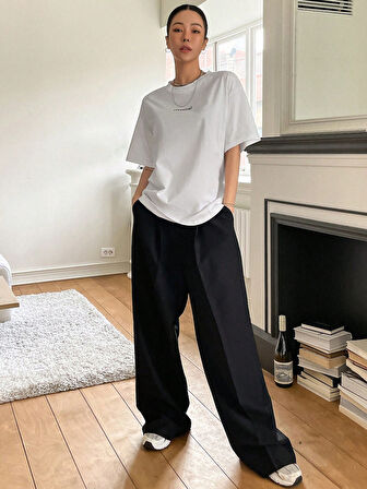 Unisex Pamuklu Beyaz Oversize "Classical" Baskılı Bisiklet Yaka Rahat Günlük T-shirt