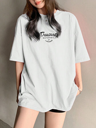Unisex Pamuklu Beyaz Oversize "Thosand" Baskılı Bisiklet Yaka Rahat Günlük T-shirt