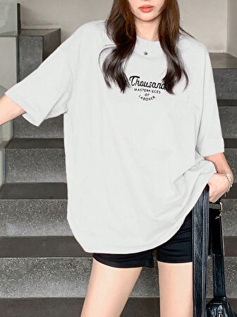 Unisex Pamuklu Beyaz Oversize "Thosand" Baskılı Bisiklet Yaka Rahat Günlük T-shirt
