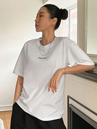 Unisex Pamuklu Beyaz Oversize "Classical" Baskılı Bisiklet Yaka Rahat Günlük T-shirt