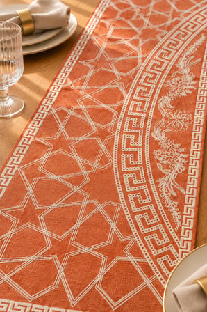 Nakışlı Geometrik Desenli Dekoratif Runner Masa Örtüsü – 45x120 cm