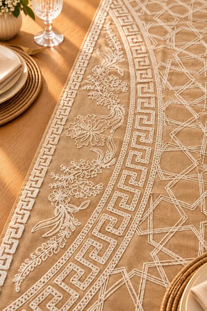 Nakışlı Geometrik Desenli Dekoratif Runner Masa Örtüsü – 45x120 cm