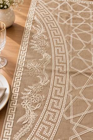 Nakışlı Geometrik Desenli Dekoratif Runner Masa Örtüsü – 45x120 cm