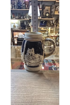 Vintage Alman Tarzı Seramik Bira Kupası – Kabartmalı Koleksiyonluk Tasarım