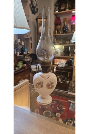 Vintage Porselen Gaz Lambası – Romantik Desenli Dekoratif Antika