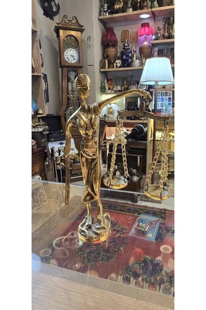 Pirinç Adalet Tanrıçası (Lady Justice) Heykeli – Vintage Dekoratif Terazi Biblosu