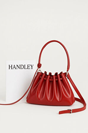 Minimalist Deri Pileli Omuz & El Çantası – Şık ve Zarif Tasarım