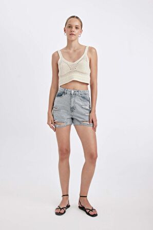 DeFacto Mom Fit Yüksek Bel Kesik Uçlu Paça Jean Şort B7684AX24HSNM55