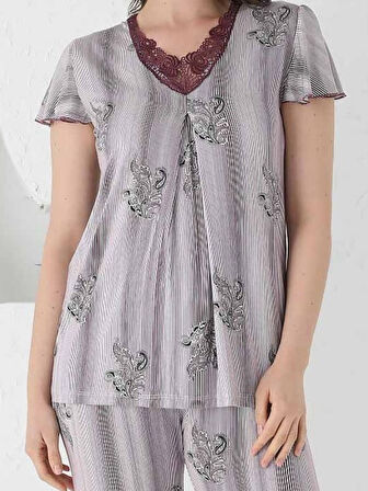 Kadın Çizgili Desen Dantel Yaka Düğmesiz Likralı Viskon Fırfır Kısa Kol Pijama Takımı